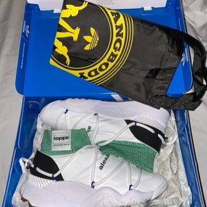 Adidas aw puff size 8